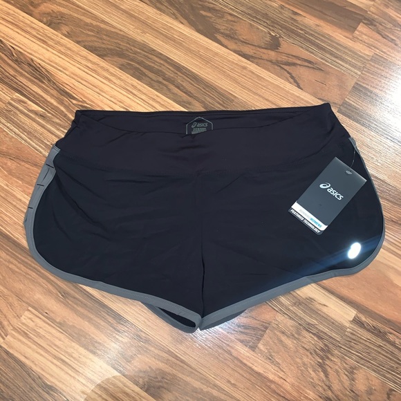 ASICS - Running Shorts 🏃🏻‍♀️ - Picture 2 of 11